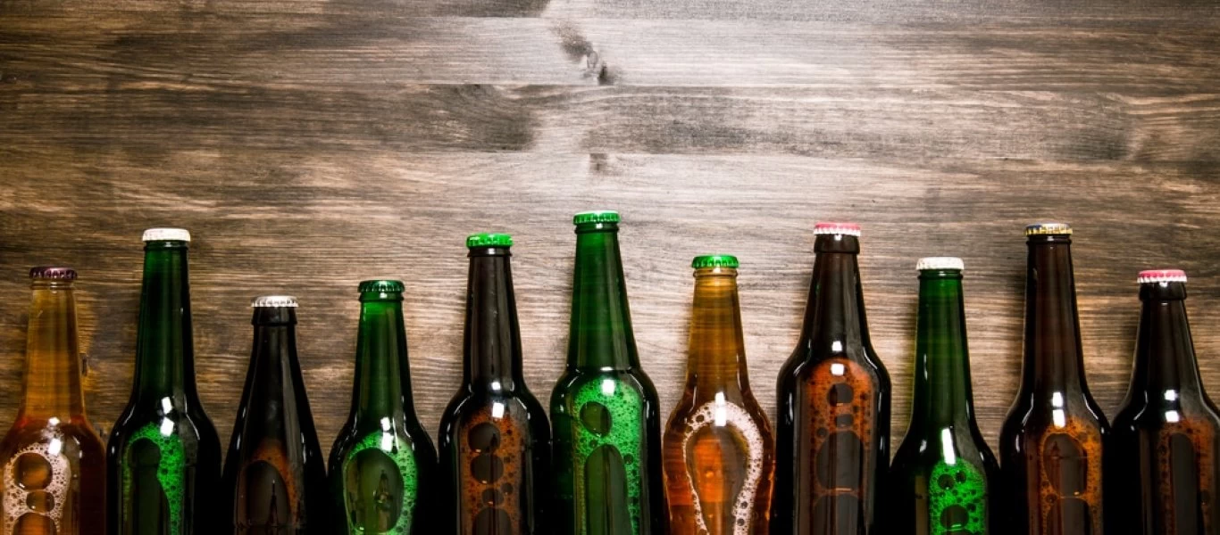 Έχετε αναρωτηθεί; - Γιατί τα μπουκάλια της μπύρας είναι πράσινα ή καφέ και ποτέ διάφανα;